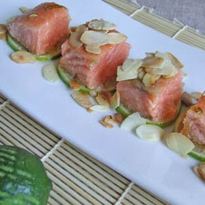 Salmone in infusione con alghe in fiocchi - Le ricette con le alghe per le feste